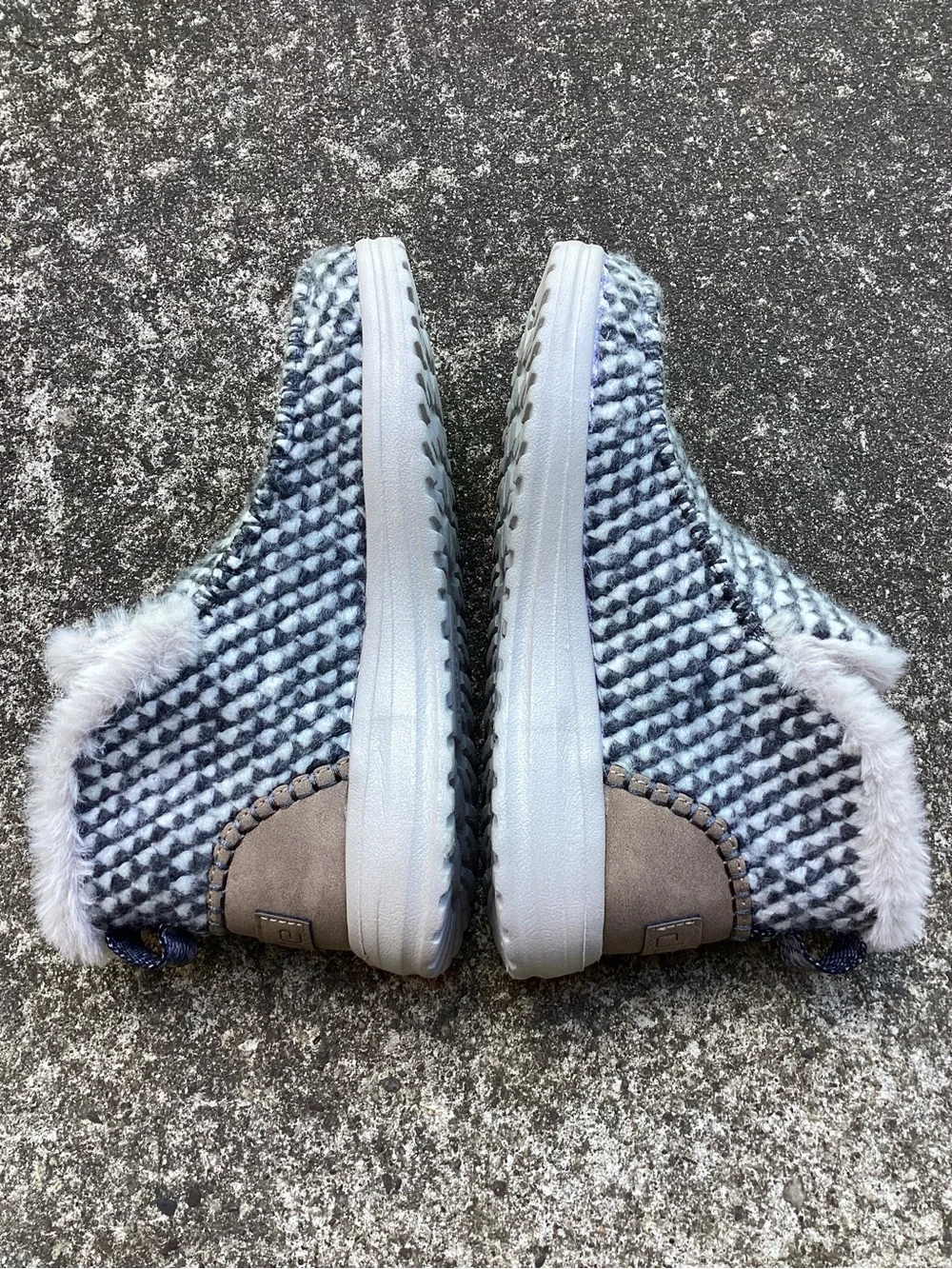 Hey Dude Denny Stone Grey Faux Fur Lined Slip-On Shoes Women’s US 5 NWT Cozy - Picture 6 of 11